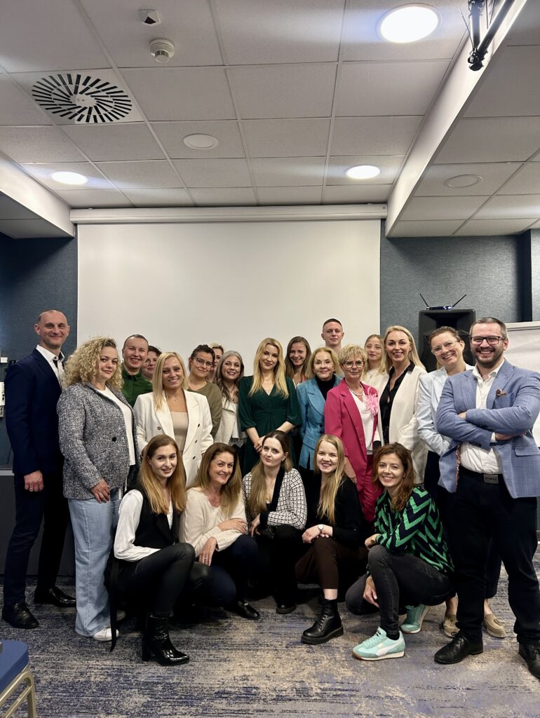 Joanna Julia Checinska ()